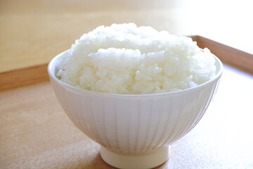 炊き立てでアツアツの白米のご飯