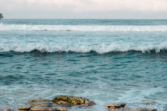 Aesthetic waves on the beach