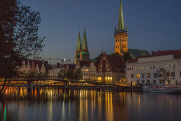 Fototapeta premium sunset over river trave