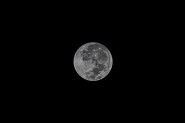 Obraz premium The full moon at night is bright and beautiful.