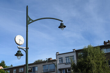 Horloge pilone eclairage public Bruxelles