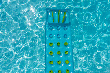 Clear blue summer pool lounger float on a rippled swimming pool - obrazy, fototapety, plakaty