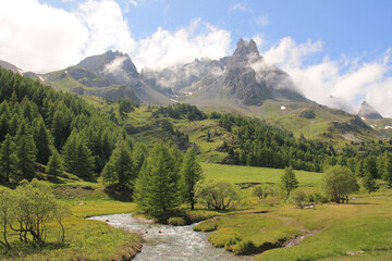 Fototapeta premium Wonderful claree valley in the french alps, Nevache 