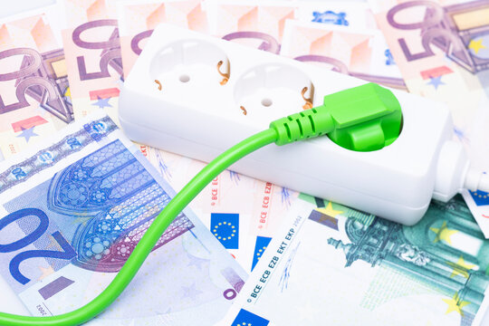 The photo shows a green power cable with euro banknotes