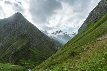 Fototapeta premium landscape with mountains and clouds