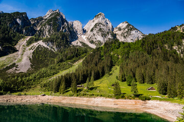 Fototapeta na wymiar Colorful Austrian mountainlake in spring