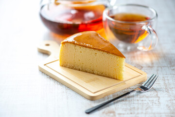 チーズケーキ（チーズスフレ）と紅茶
