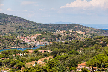 Naklejka premium Porto Azzurro, Hafen, Boote, Segelschiffe, Altstadt, Ferienort, Insel, Elba, Hafen, Festung, Landwirtschaft, Weinberge, Sommer, Toskana, Toskanischer Archipel, Italien