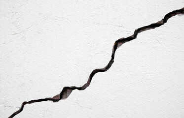 Fototapeta Long deep crack on the damaged wall as texture or background obraz