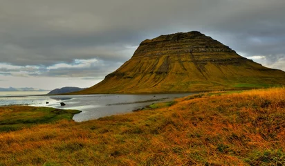 Fotobehang Kirkjufell Mount Kirkjufell in IJsland