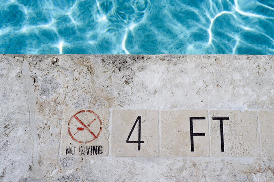 swimming pool sign