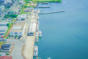 秋田港と青空