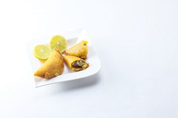Obraz na płótnie Canvas corn empanada typical Colombian food with lemon and copy space