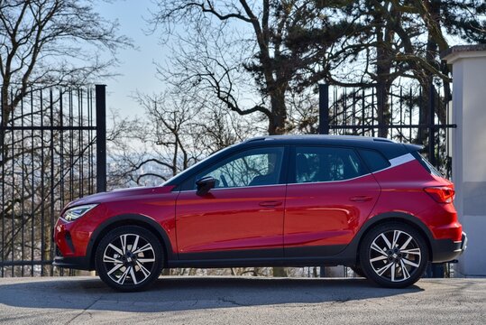 Seat Arona FR 1.0 TSI DSG. General side view. 03-01-2022, Prague, Czech Republic.