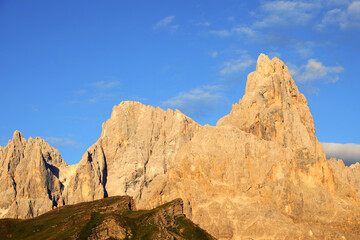 Fototapeta premium Dolomites turn orange during the sunset in Italy due to the optical effect called ALPENGLOW