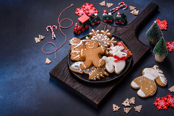Obraz na płótnie Canvas Delicious gingerbread cookies with honey, ginger and cinnamon