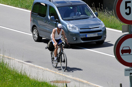 radfahrer im kleinwalsertal