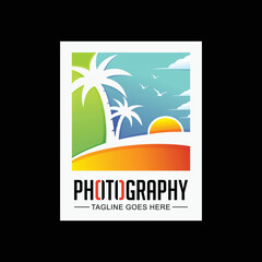 Naklejka premium Photography logo design with beach concept