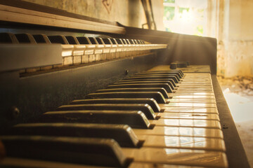 Klavier - Piano - Piano keys close up - Beatiful Decay - Verlassener Ort - Urbex / Urbexing - Lost...