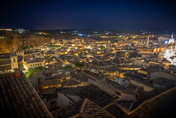 Impresionante vista panorámica de la hermosa puesta de sol sobre el casco antiguo de Toledo. Destino de viaje España	