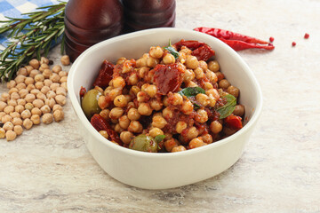 Chickpea beans with dry tomato and olives