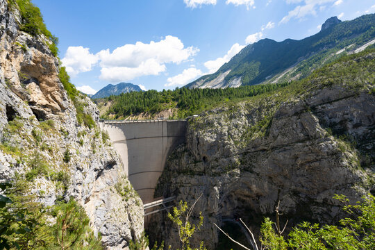 The Vajont disaster on 9 October 1963, when a landslide broke off from Mount Toc and fell into the basin causing a wave that went over the dam and destroyed the town of Longarone, causing 200 victims