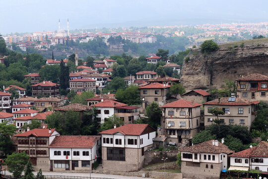 Karabuk Railing Karabuk bilder – Bläddra bland 1,710 stockfoton, vektorer och videor ...