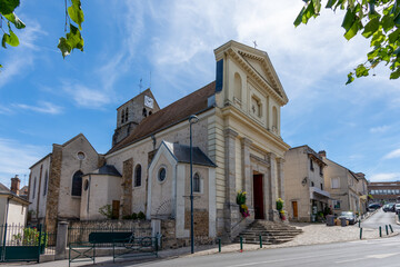 Vue extérieure de l'église catholique Saint-Martin-Saint-Laurent, construite à partir du 12ème...