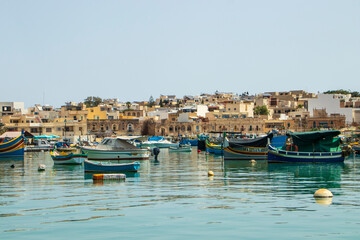 Luzzus, las barcas de Marsaxlokk en Malta, coloridas embarcaciones