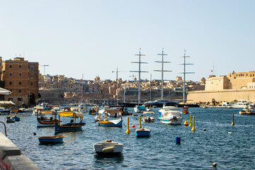 Vista de la Valeta Capital de Malta desde el mar Mediterraneo