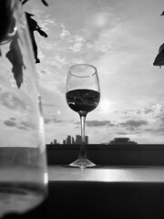 Obraz premium Glass of wine / Вино и закат (ByKate)