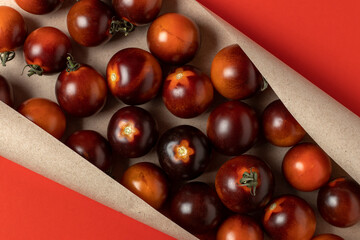 Black strawberry tomatoes in kraft paper.