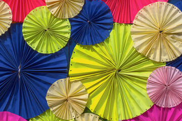 Fototapeta na wymiar circle shape of colorful papers for Background texture. Colorful paper background. Recycled paper folding umbrella,