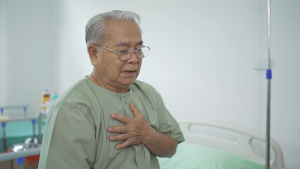 Obraz premium Sick depressed lonely Asian old elderly senior patient or pensioner. People sitting on bed in bedroom at nursing home. Quarantine lifestyle. Unhappy life. Retirement community. Health care. Alone