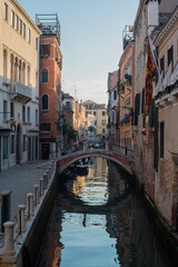 Obraz na płótnie Canvas narrow street and canal of Venice