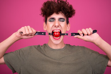 Drag queen and funny situations.	