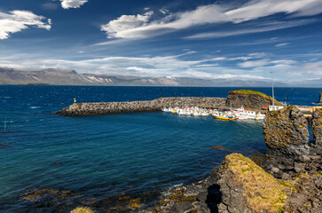 Obraz premium Amazing Icelandic Landscape. Natural Iceland travel landscape. Amazing landsape of Arnarstapi a small village at Snaefellsjokull National Park. Snaefellsnes peninsula in Western Iceland.
