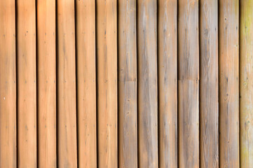細長い板を組んでつくられた木の壁。
環境にやさしいコンセプト。