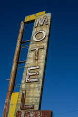 Un vieux panneau d'un motel sur la route 66