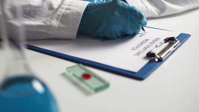 Monkeypox symptoms of virus. Doctor notes each of symptoms of monkeypox virus. Infection smallpox virus. Main symptoms of monkeypox. Monkeypox virus symptoms. Doctor marks each item on tablet