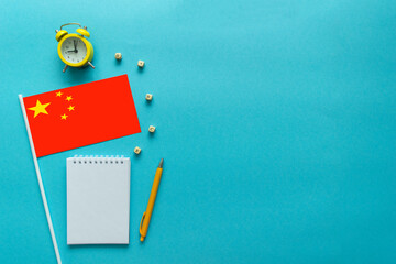Time to learn foreign language. Flat composition for Chinese courses with space for text