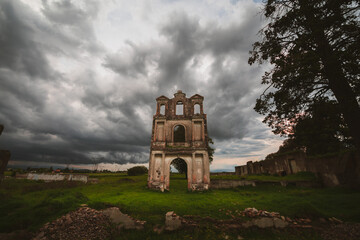 Fototapeta na wymiar Ruins of an old hacienda