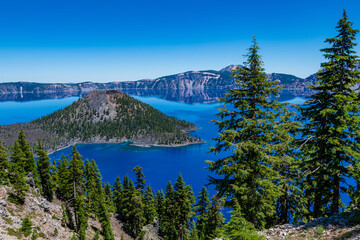 Fototapeta na wymiar Views of Crater Lake and Wizard Island from the Watchman