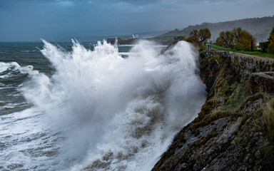 Galerna, olas, Paseo de San Pedro, Llanes