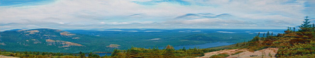 Fototapeta na wymiar Overlooking Maine Acadia National Park on top of Cadillac Mountain during summer 