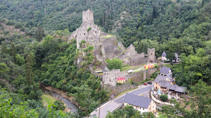 Zamek Manderscheid, krajobraz , piękno, turystuka zwiedzanie, Niemcy.