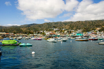 Fototapeta na wymiar The famous Avalon Harbor, Catalina, California, filled with Boats at their Mooring