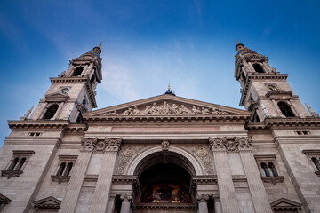 Fototapeta premium Szent Istvan Basilica, aka Saint Stephen Church taken during sunset. This Basilica is famous for being one of the greatest landmarks of the city center of Budapest, Hungary...