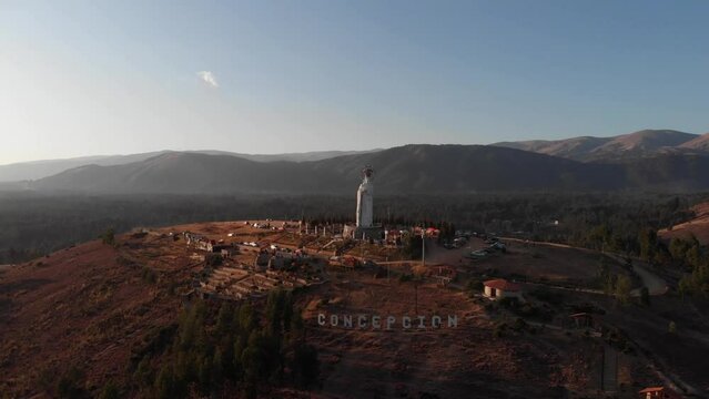 Estatua en monta&ntilde;a peruana Concepci&oacute;n Huancayo
