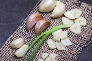 Fototapeta na wymiar garlic with tree on kitchen